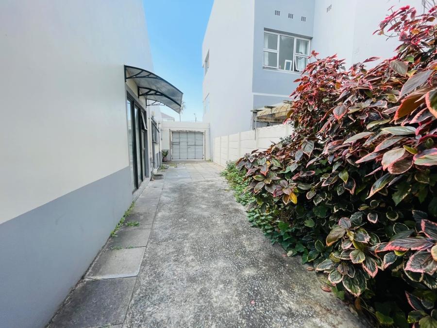 6 Bedroom Property for Sale in Quigney Eastern Cape